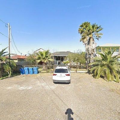 827 S Magnolia St, Rockport, TX 78382