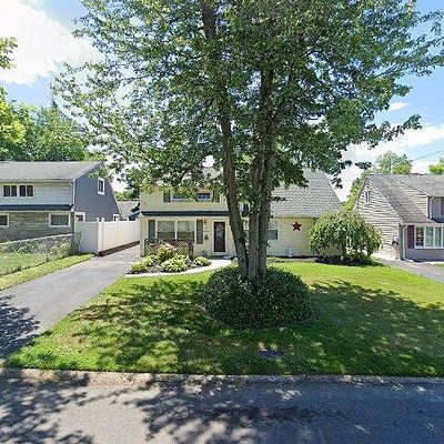 83 Park Ave, Iselin, NJ 08830