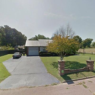 831 Keller St, Bolivar, TN 38008