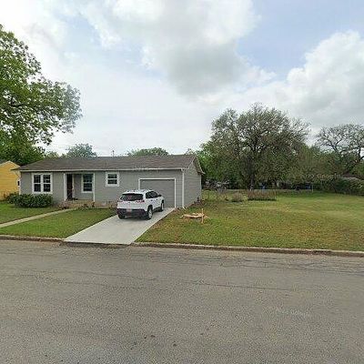 833 E Cedar St, Seguin, TX 78155