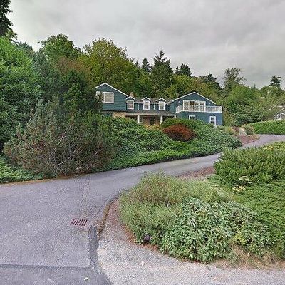 8333 Avalon Dr, Mercer Island, WA 98040