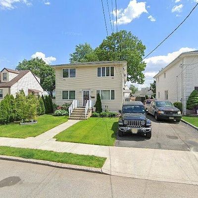 84 Macarthur Dr, Saddle Brook, NJ 07663