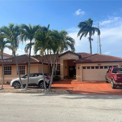 8417 Nw 201 St Ter, Hialeah, FL 33015