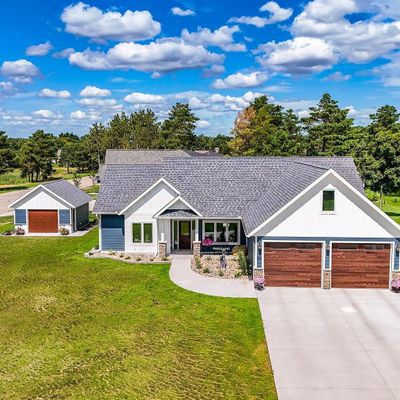 900 Lake Forest Cir, Detroit Lakes, MN 56501