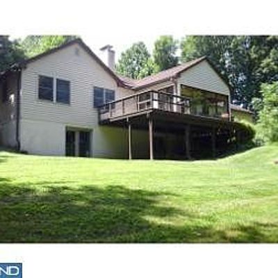 9002 Independence Dr, Green Lane, PA 18054