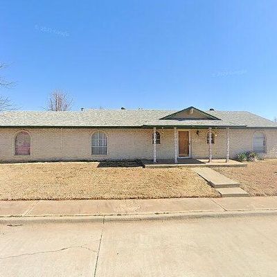 901 Arlington Dr, Yukon, OK 73099