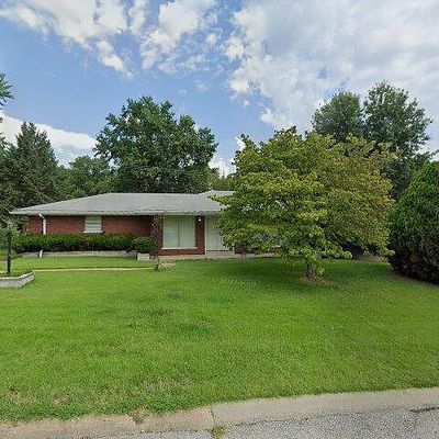 901 Cadora Dr, Saint Louis, MO 63137