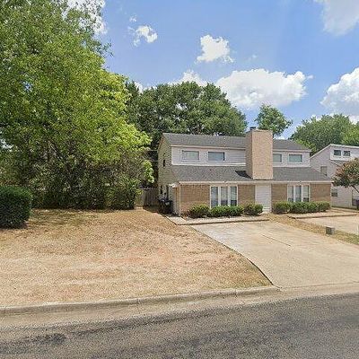 901 Creekside Dr, Longview, TX 75604