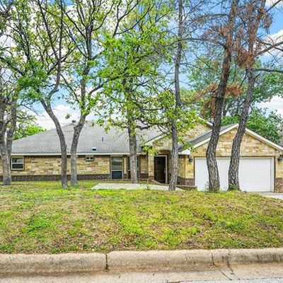 901 Highwoods Trl, Fort Worth, TX 76112