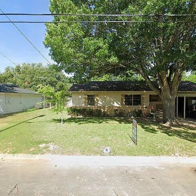 901 N Main St, West, TX 76691