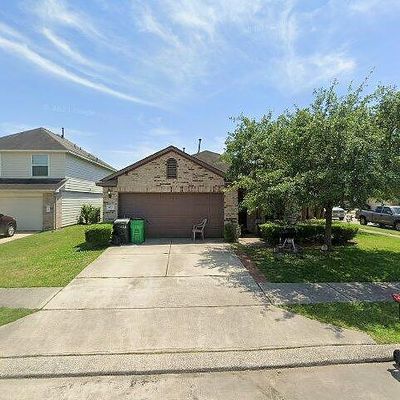 902 Running Creek Ct, Baytown, TX 77521