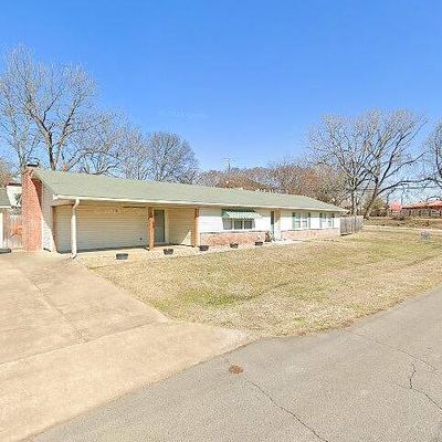 902 W Main St, Ozark, AR 72949