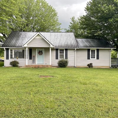 903 Days Rd, Lafayette, TN 37083