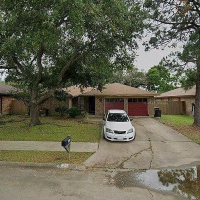 903 Meadowbrook Dr, Baytown, TX 77521