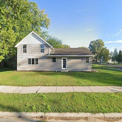 903 W North Water St, New London, WI 54961