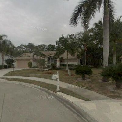 905 Charlemagne Blvd, Naples, FL 34112