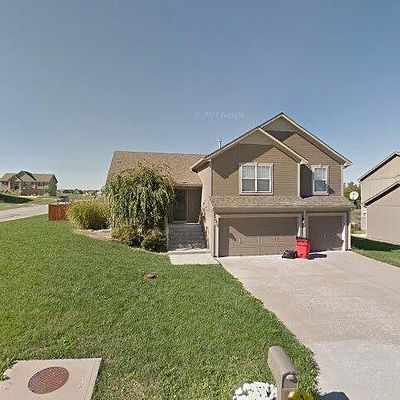 906 Nw Hawthorn Ct, Grain Valley, MO 64029