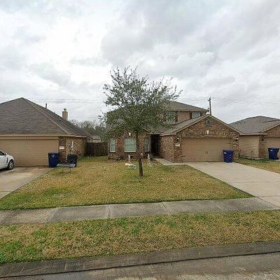 907 Paradise Rd, Baytown, TX 77521