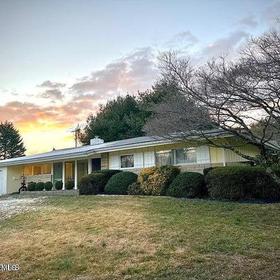 907 Riverview Dr, Brielle, NJ 08730