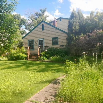 908 Lake St Ne, Warroad, MN 56763