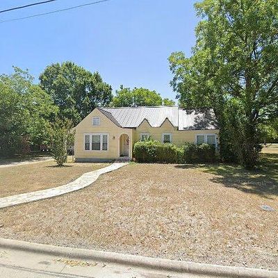 908 Maple St, Lockhart, TX 78644