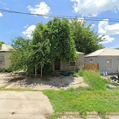 908 S Navarro St, Victoria, TX 77901