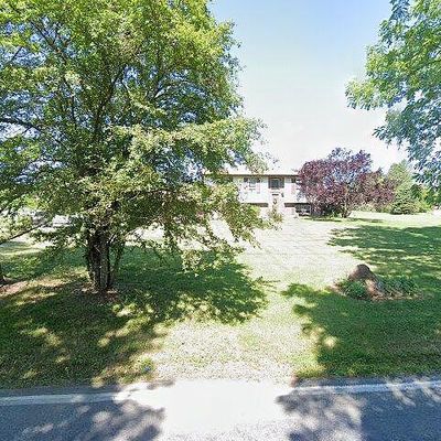 909 State Park Rd, Wind Gap, PA 18091