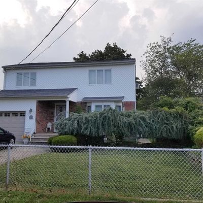 910 12 Th St, West Babylon, NY 11704