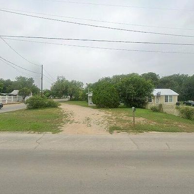 910 Avenue M, Hondo, TX 78861