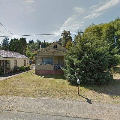 910 Ballentine St, Raymond, WA 98577