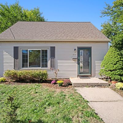 910 Harding Ave, Waukesha, WI 53186