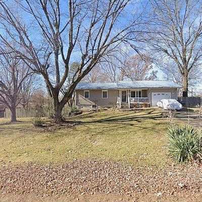 911 N Poplar St, Dexter, MO 63841