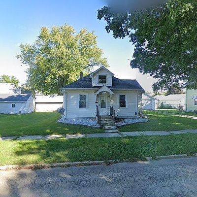 912 E Clinton St, Freeport, IL 61032