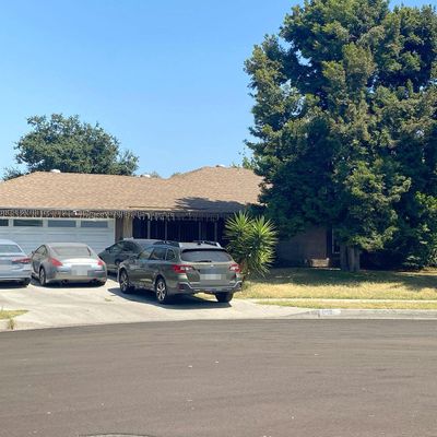 912 Spruce Ln, Pasadena, CA 91103