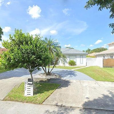 9121 Nw 166 Th Ter, Hialeah, FL 33018