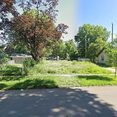 913 Douglas Ave, Des Moines, IA 50313