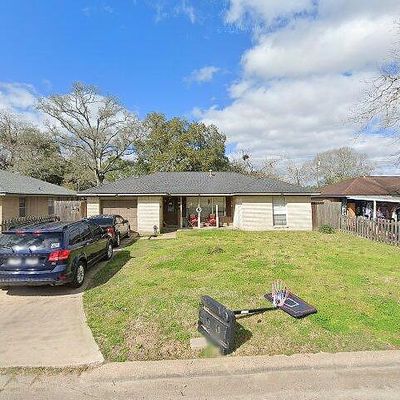 913 Meadowlane St, Angleton, TX 77515