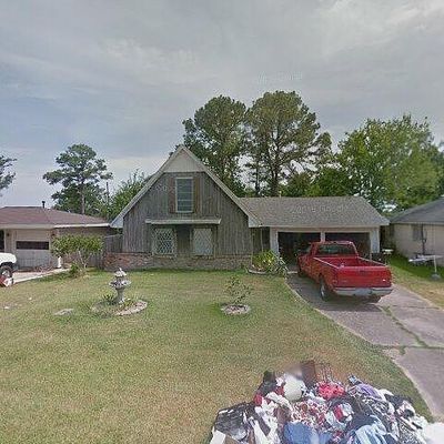 913 Temple Dr, Hitchcock, TX 77563