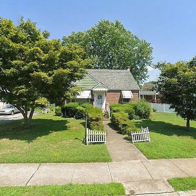 914 Village Rd, Folsom, PA 19033