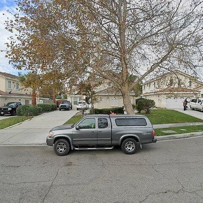 9198 Sycamore Ln, Fontana, CA 92335