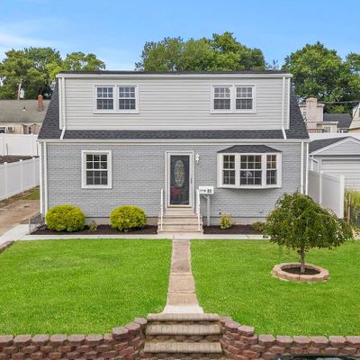 92 Buchanan Ave, Parlin, NJ 08859