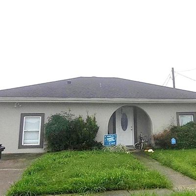 92 Jupiter Cir, Violet, LA 70092