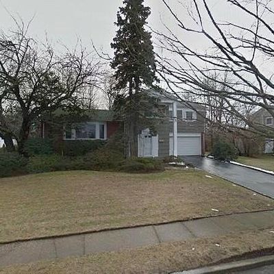 92 Kings Walk, Massapequa Park, NY 11762