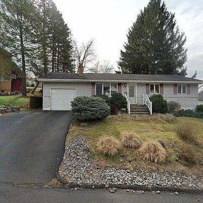 920 Fairview St, Peckville, PA 18452