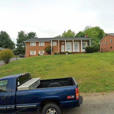 920 Norbourne Ave, Vinton, VA 24179