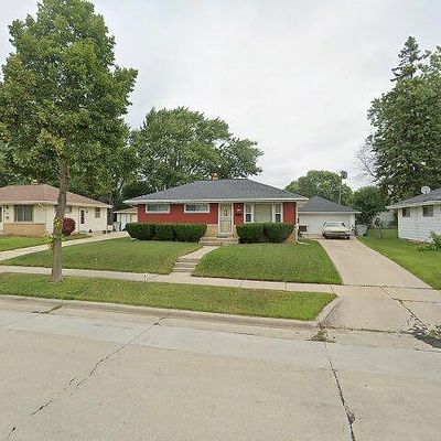 8818 W Monrovia Ave, Milwaukee, WI 53225