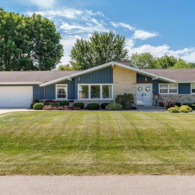 882 E Petunia Ln, Beloit, WI 53511