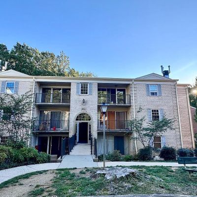 882 College Pkwy #204, Rockville, MD 20850