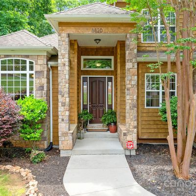 8820 Crosstimbers Dr, Charlotte, NC 28215