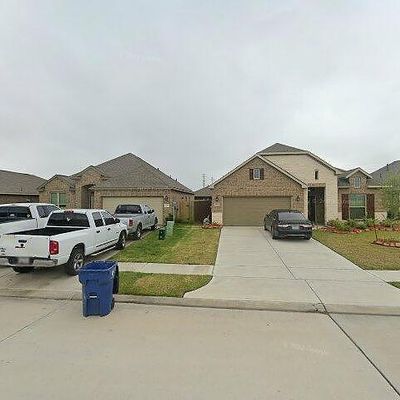 8821 Voyager Dr, Texas City, TX 77591